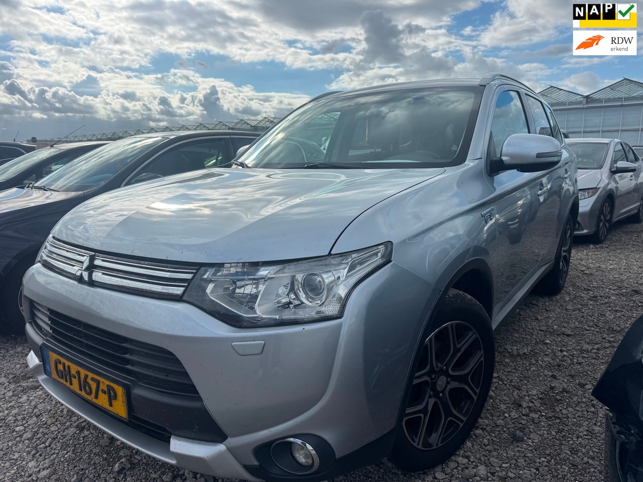 Mitsubishi Outlander - | 2015 | 2.0 PHEV Executive Edition X-Line | Automaat | Export en Handel | APK - AutoWereld.nl