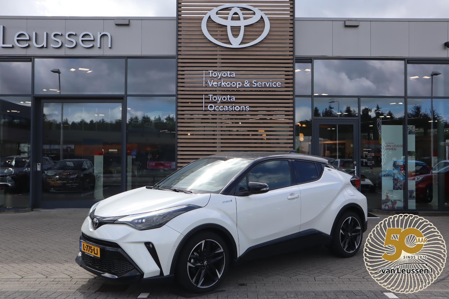 Toyota C-HR - 1.8 HYBRID GR-SPORT 19"LM-VELGEN 1e EIGENAAR NL-AUTO STOELVERW. LED JBL-AUDIO P-SENSOREN A - AutoWereld.nl