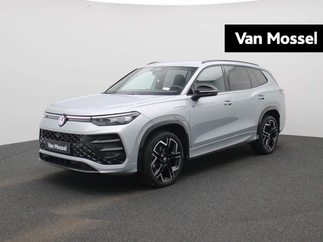Volkswagen Tayron - 1.5 eHybrid R-Line Edition 272 PK| SoH 100% | Trekhaak | 360 Camera | Travelassist | Stoel - AutoWereld.nl