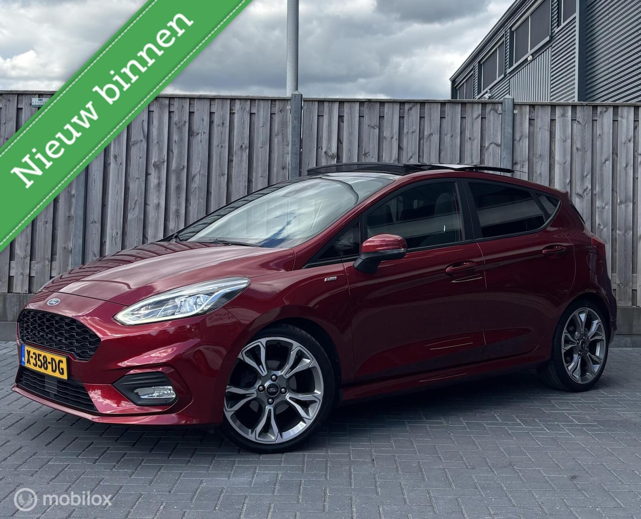 Ford Fiesta - 1.0 EcoBoost Vignale/PANO/STOEL/STUURVERW/AIRCO - AutoWereld.nl