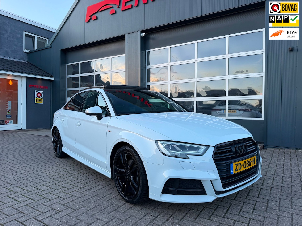 Audi A3 Limousine - 1.5 TFSI CoD Sport S Line Edition / Pano / Led / 3x S-Line / Dealer Onderhouden - AutoWereld.nl