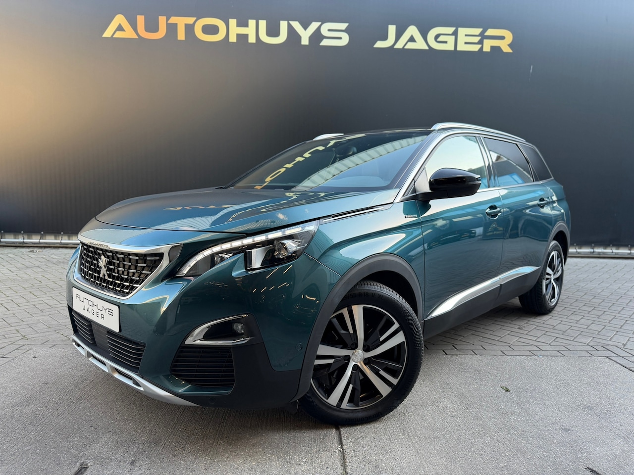 Peugeot 5008 - 1.2 PureTech GT-Line 7p. Automaat Camera Carplay Sensor - AutoWereld.nl