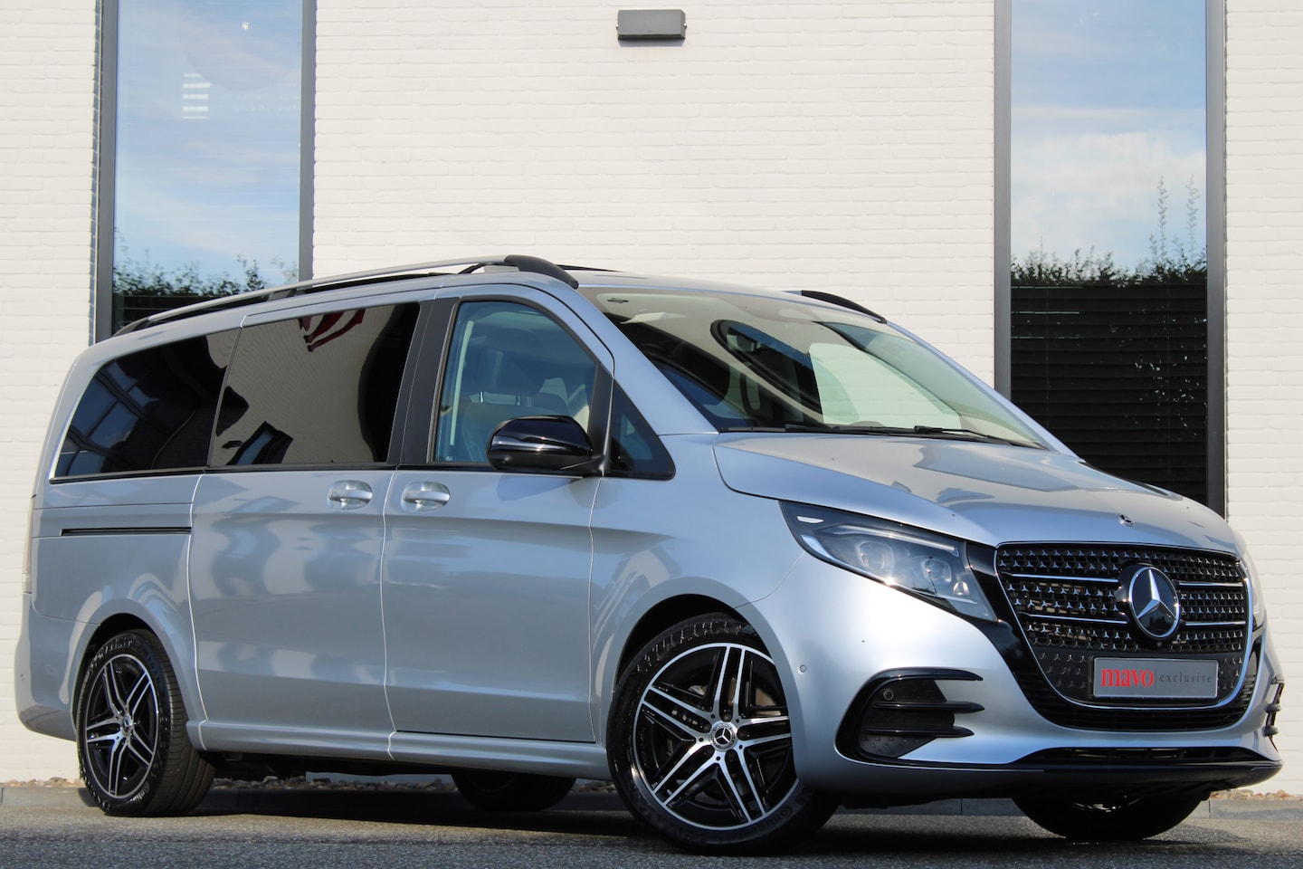 Mercedes-Benz V-klasse - 300d / AMG / DC / 4-Matic / Luchtvering / Pano / Elec Stoel / Burmester / Vol Opties / NIE - AutoWereld.nl
