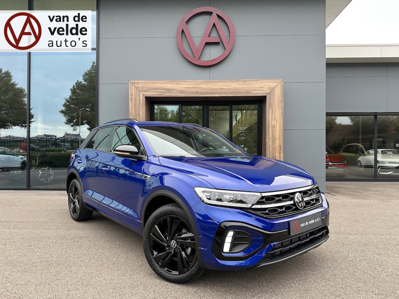 Volkswagen T-Roc - 1.5 TSI 150pk DSG R-Line | Black Style | Camera | Keyless | Elek. Achterklep | Dode hoek | - AutoWereld.nl