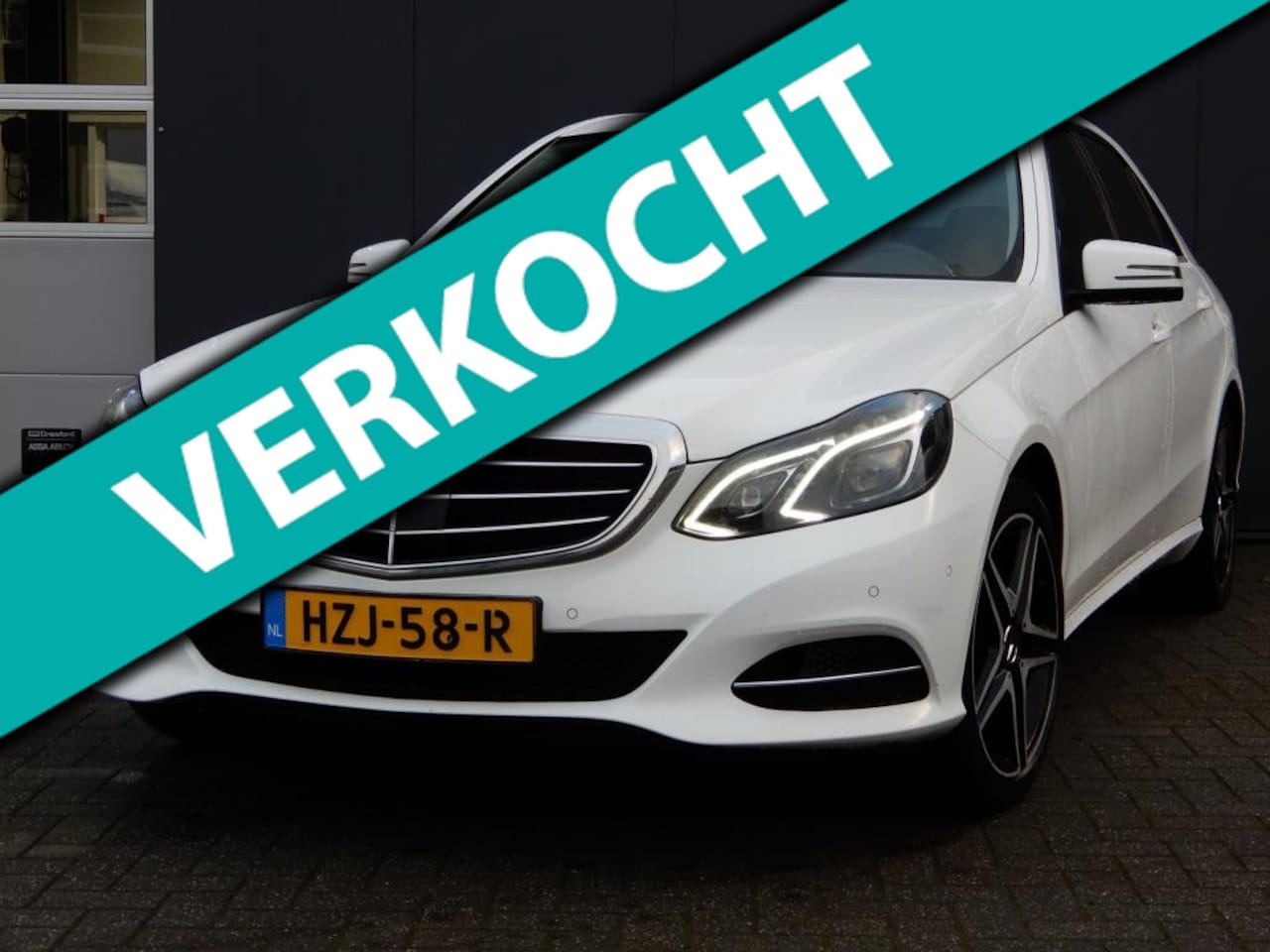 Mercedes-Benz E-klasse - 300 Ambition Elegance LED/Navi//CruiseControl/Trekhaak - AutoWereld.nl