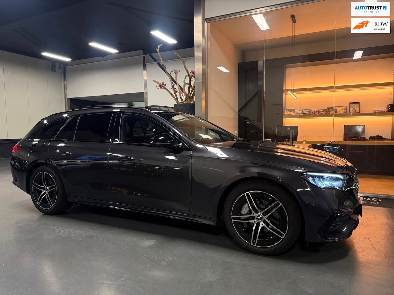 Mercedes-Benz E-klasse Estate - 200 Amg night Panorama Sfeerverl. Distronic Trekhaak - AutoWereld.nl