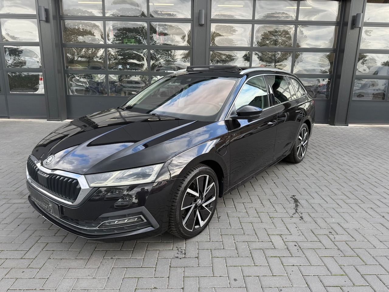 Skoda Octavia Combi - 1.4 TSI iV PHEV 204PK Launch Edition Style | Matrix LED | Pano | Canton - AutoWereld.nl