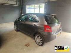 Toyota Yaris - 1.3 VVTi Sol LEDEREN BEKLEDING !