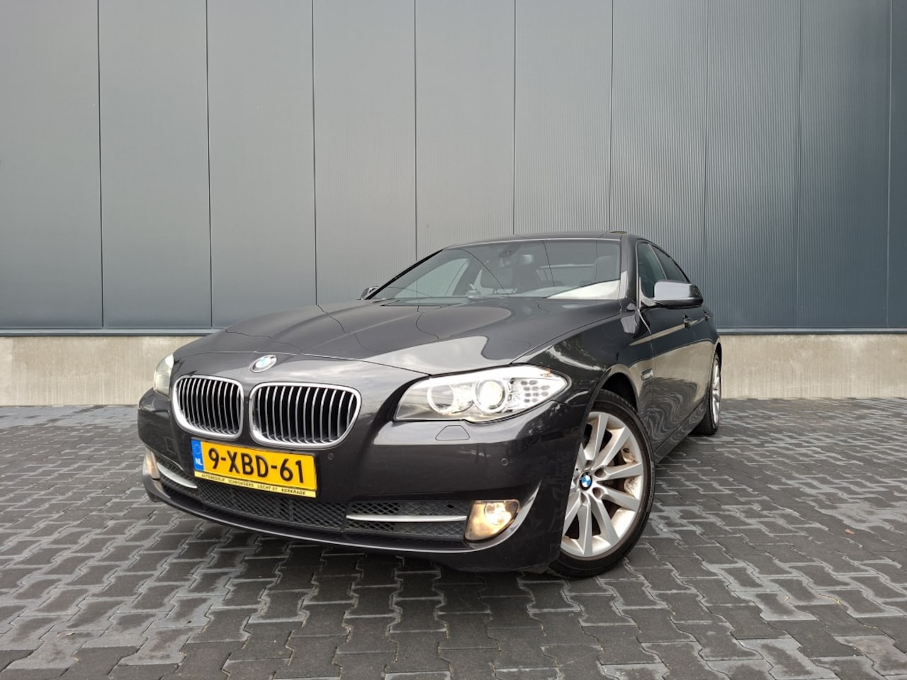 BMW 5-serie - 523i High Executive | 6 cilinder | Schuif/kanteldak | Trekhaak | Lederen bekleding - AutoWereld.nl