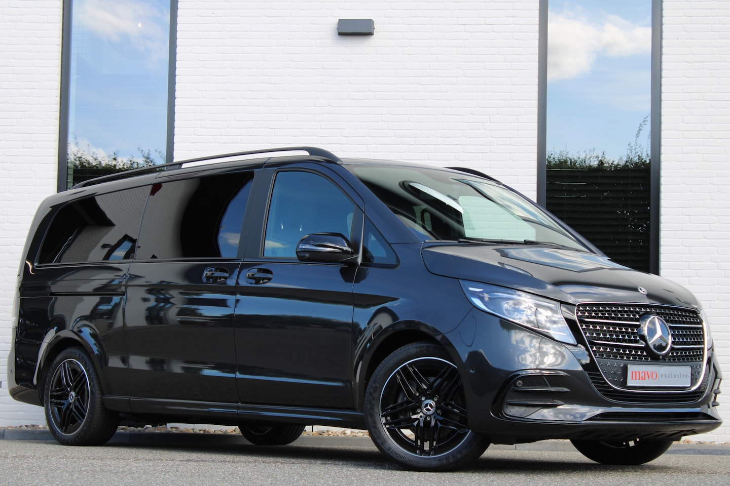 Mercedes-Benz V-klasse - 300d / XXL / AMG / DC / 4-Matic / Luchtvering / Elec Stoel / Burmester / NIEUWSTAAT - AutoWereld.nl