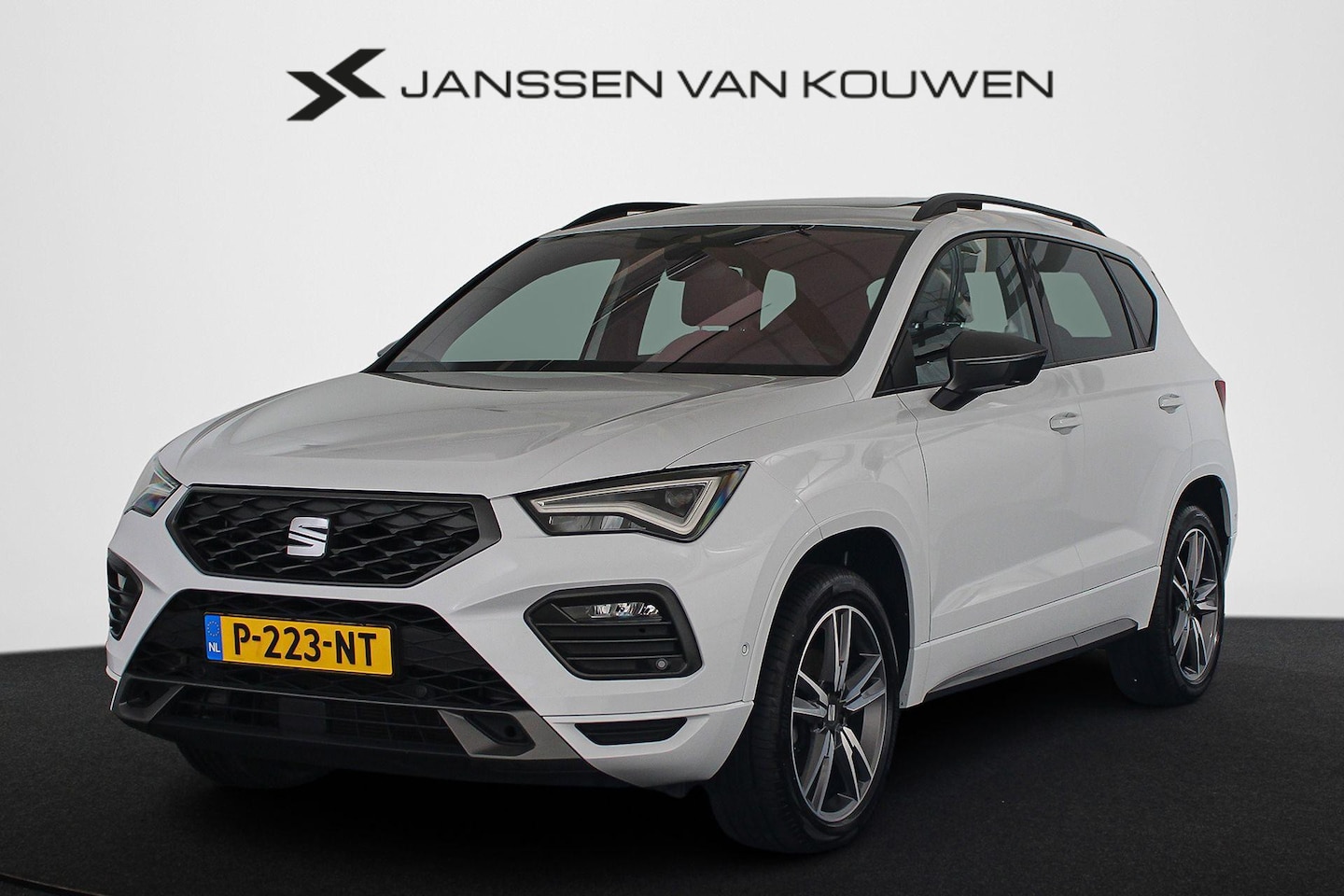 SEAT Ateca - 1.5 TSI FR Business Intense Automaat Trekhaak Pano Leder Stoelverwarming - AutoWereld.nl