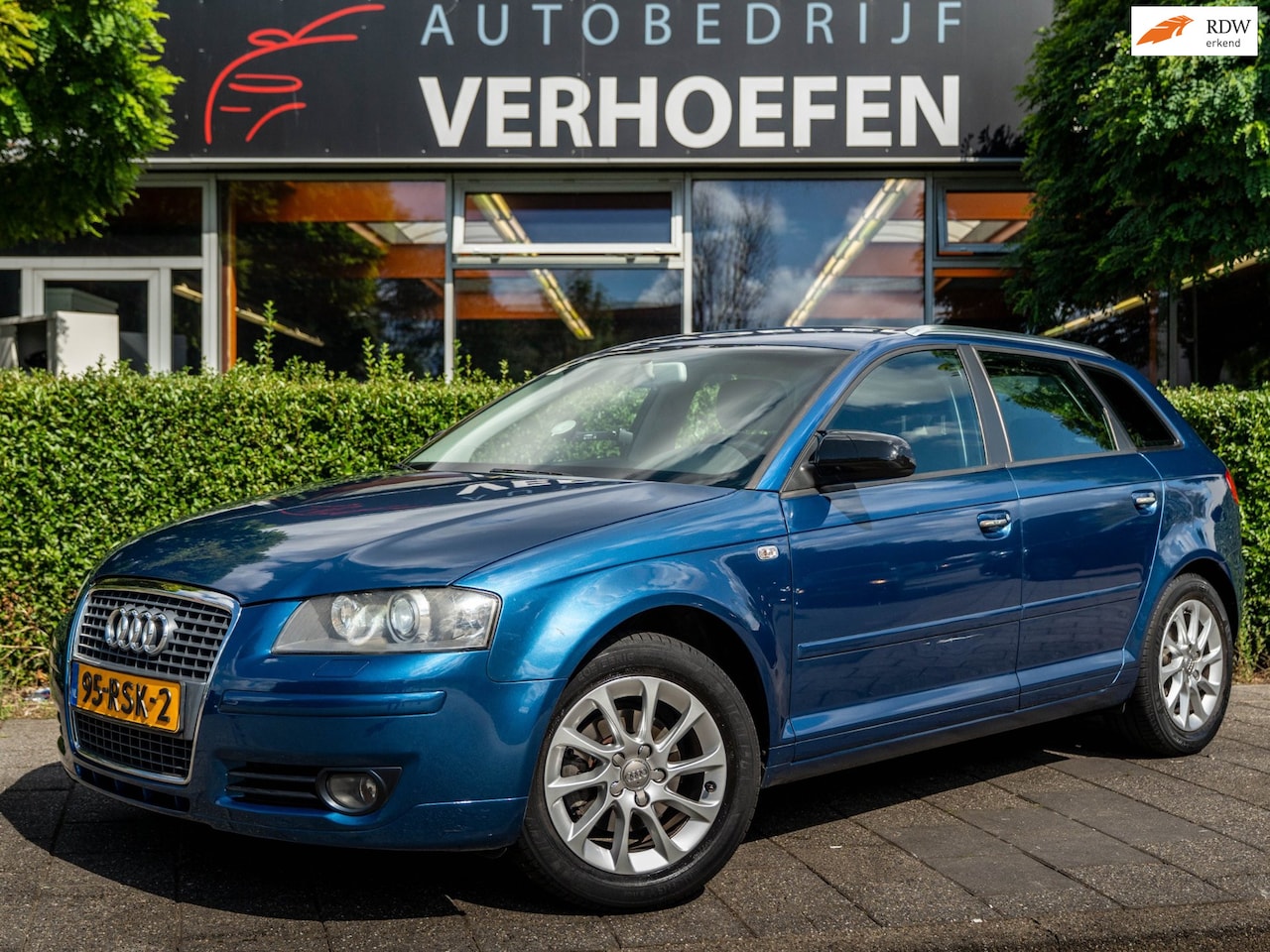 Audi A3 Sportback - 1.6 Attraction | AUTOMAAT | CLIMATE / CRUISE CONTR | XENON | NAVIGATIE | CARPLAY | TREKHAA - AutoWereld.nl