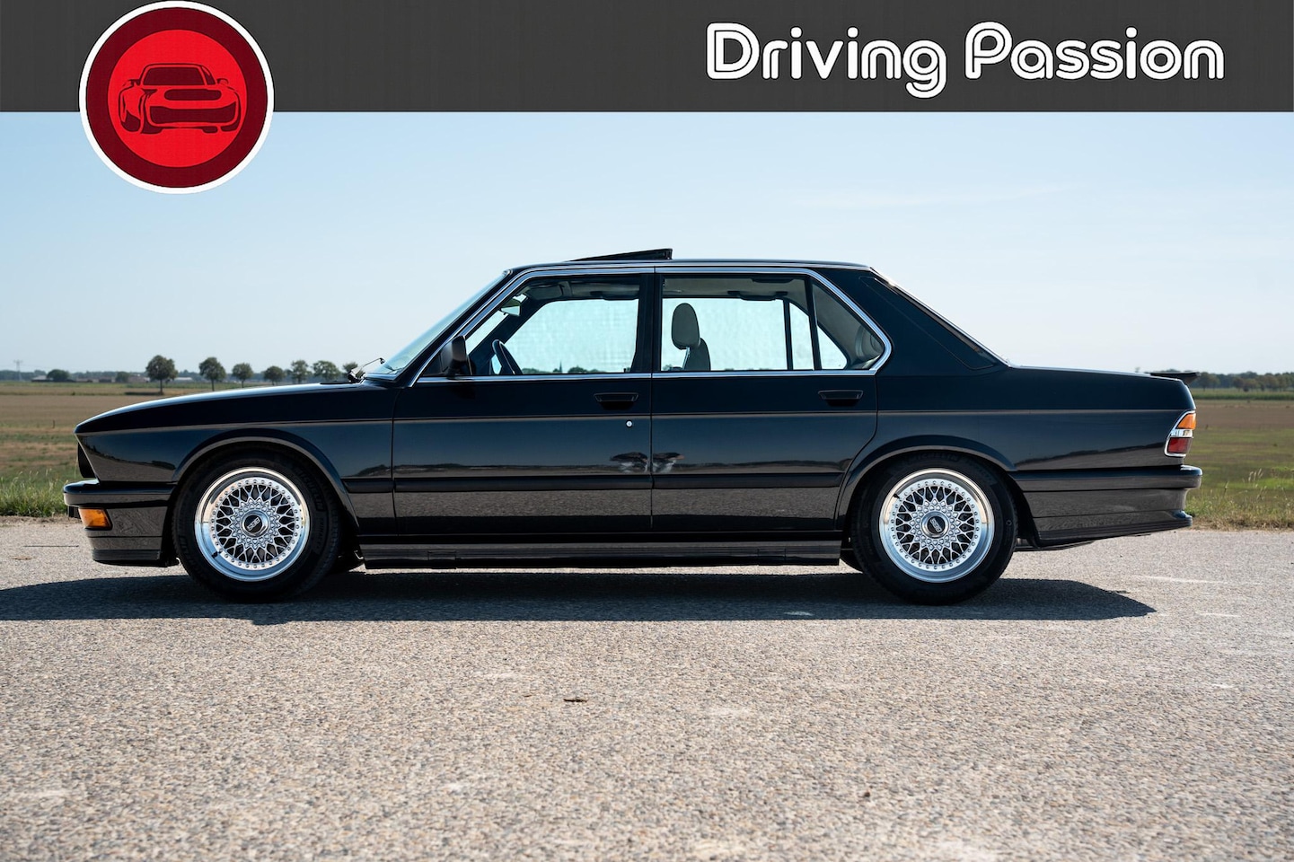 BMW 5-serie - M 535i E28 | Naturbeige | Diamantschwarz Metallic - AutoWereld.nl