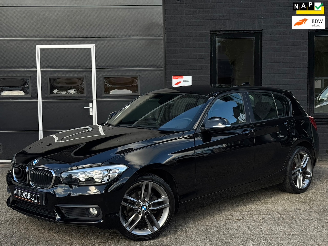 BMW 1-serie - 118i M-pakket - Origineel NL - Automaat - AutoWereld.nl