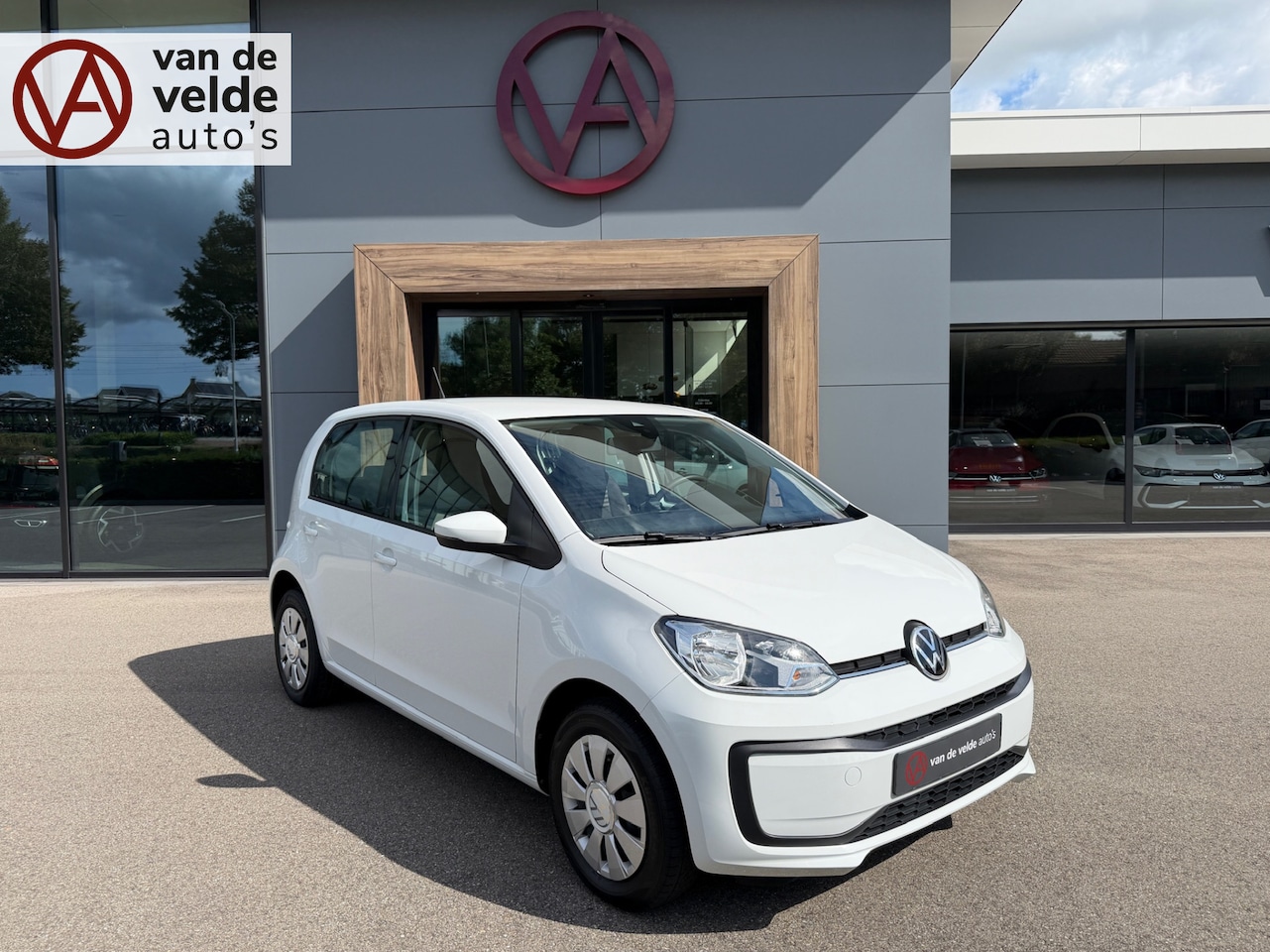 Volkswagen Up! - 1.0 5-deurs | Camera | Cruise | Airco | Bluetooth | PDC | Rijklaar incl. 1 jaar Bovag gara - AutoWereld.nl