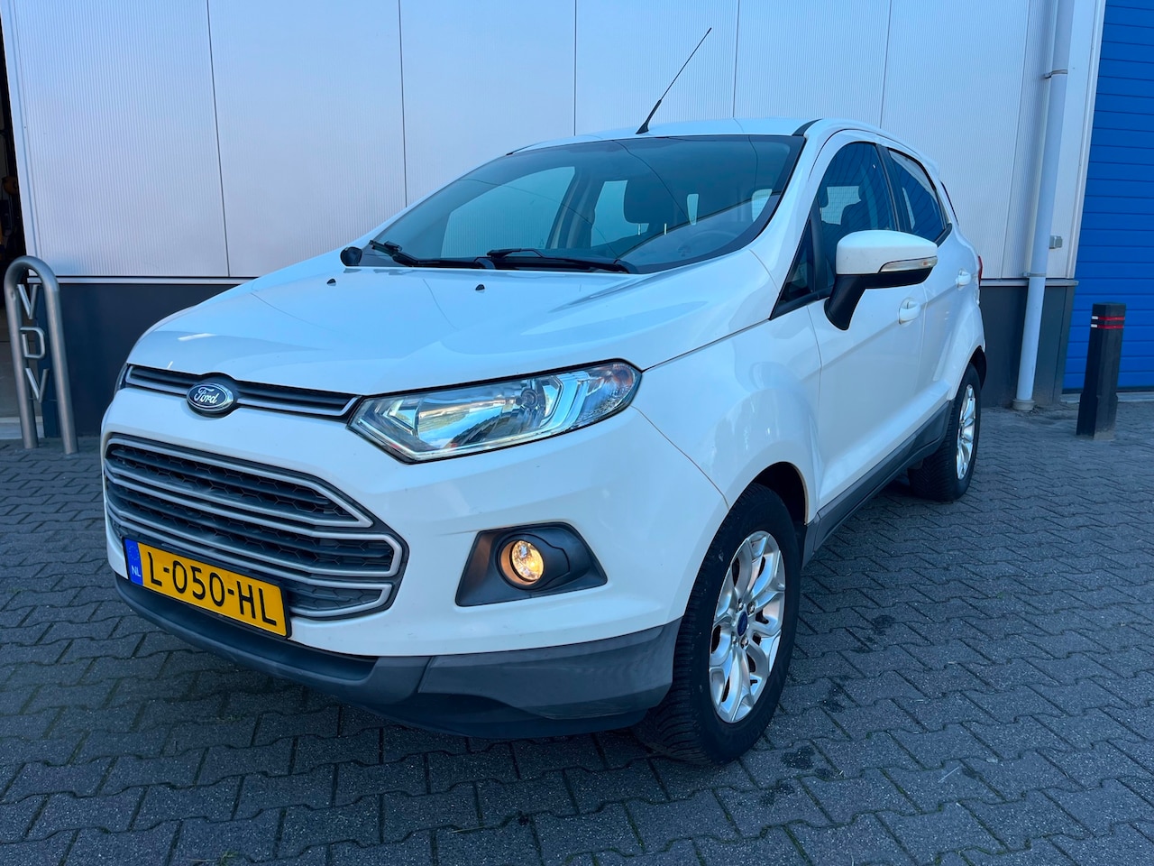Ford EcoSport - 1.0 125pk EcoBoost Trend / Cruise control/ Airco / Trekhaak max. 750kg / 16"LM / PDC A / H - AutoWereld.nl