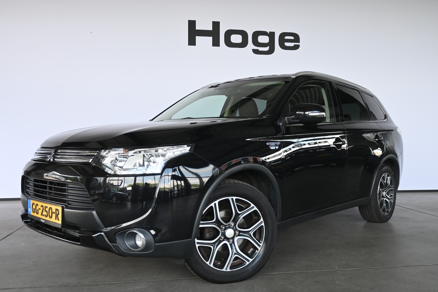 Mitsubishi Outlander - 2.0 PHEV Automaat Limited Edition X-Line Navigatie Leder Trekhaak Schuifdak Rijklaarprijs! - AutoWereld.nl
