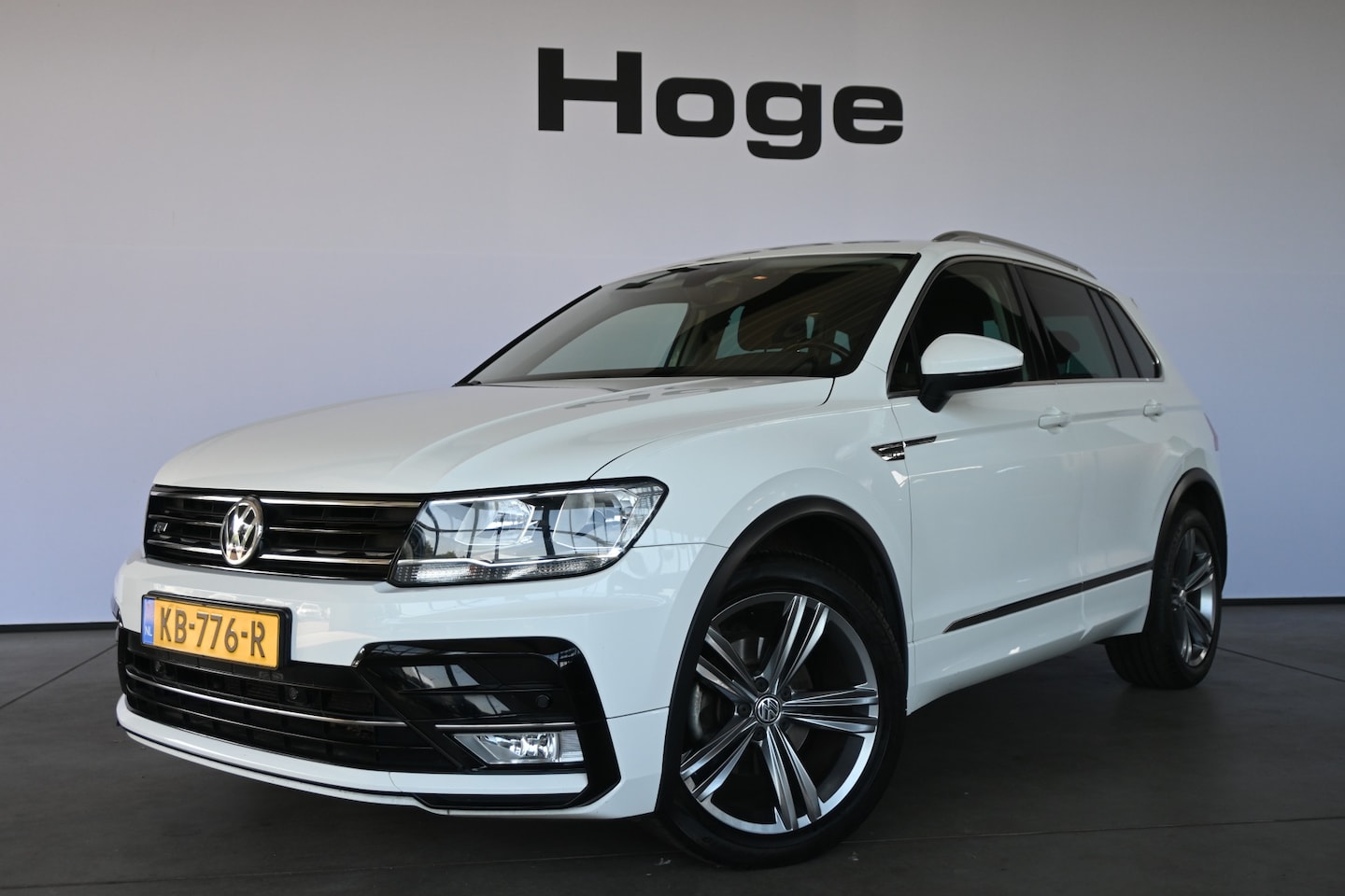 Volkswagen Tiguan - 1.4 TSI Highline R-Line Clima Navigatie Carplay 1e Eigenaar Trekhaak Rijklaarprijs! Inruil - AutoWereld.nl