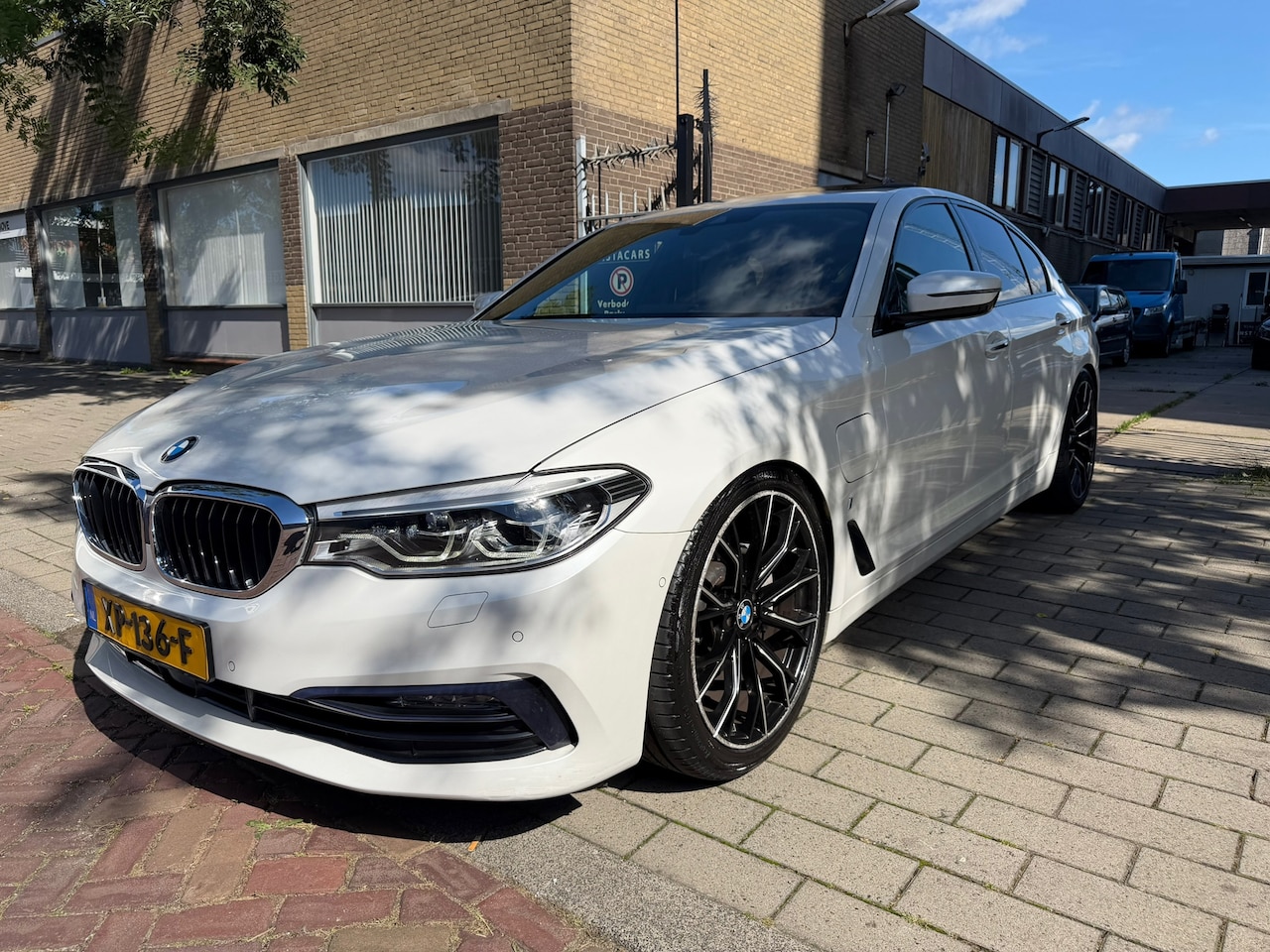 BMW 5-serie - 530e iPerformance High Executive BOMVOL - AutoWereld.nl