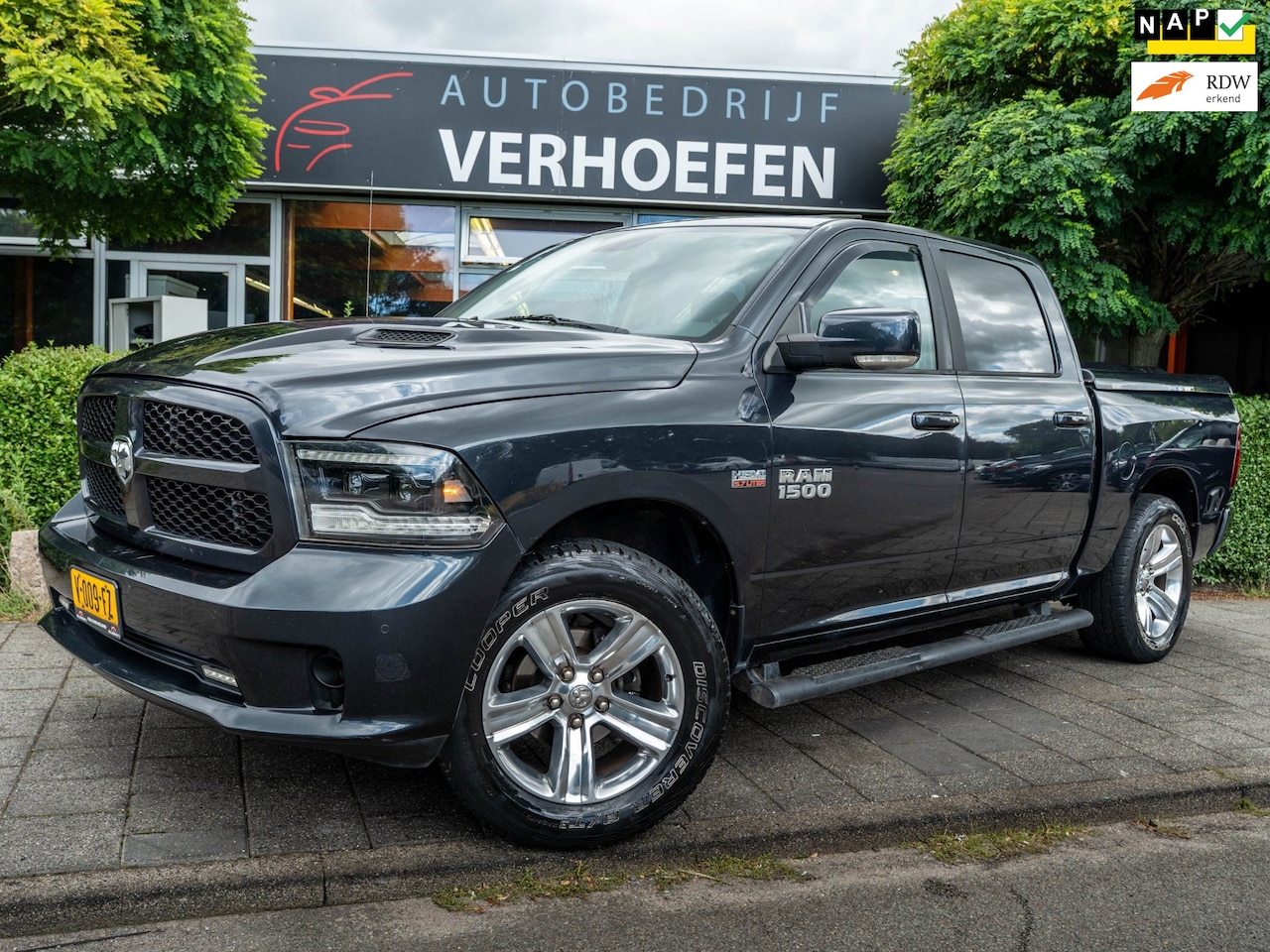 Dodge Ram 1500 - 5.7 V8 4x4 CREW CAB 6'4 Sport | PANORAMADAK | ALPINE | STOEL / STUUR VERWARMING | STOELKOE - AutoWereld.nl