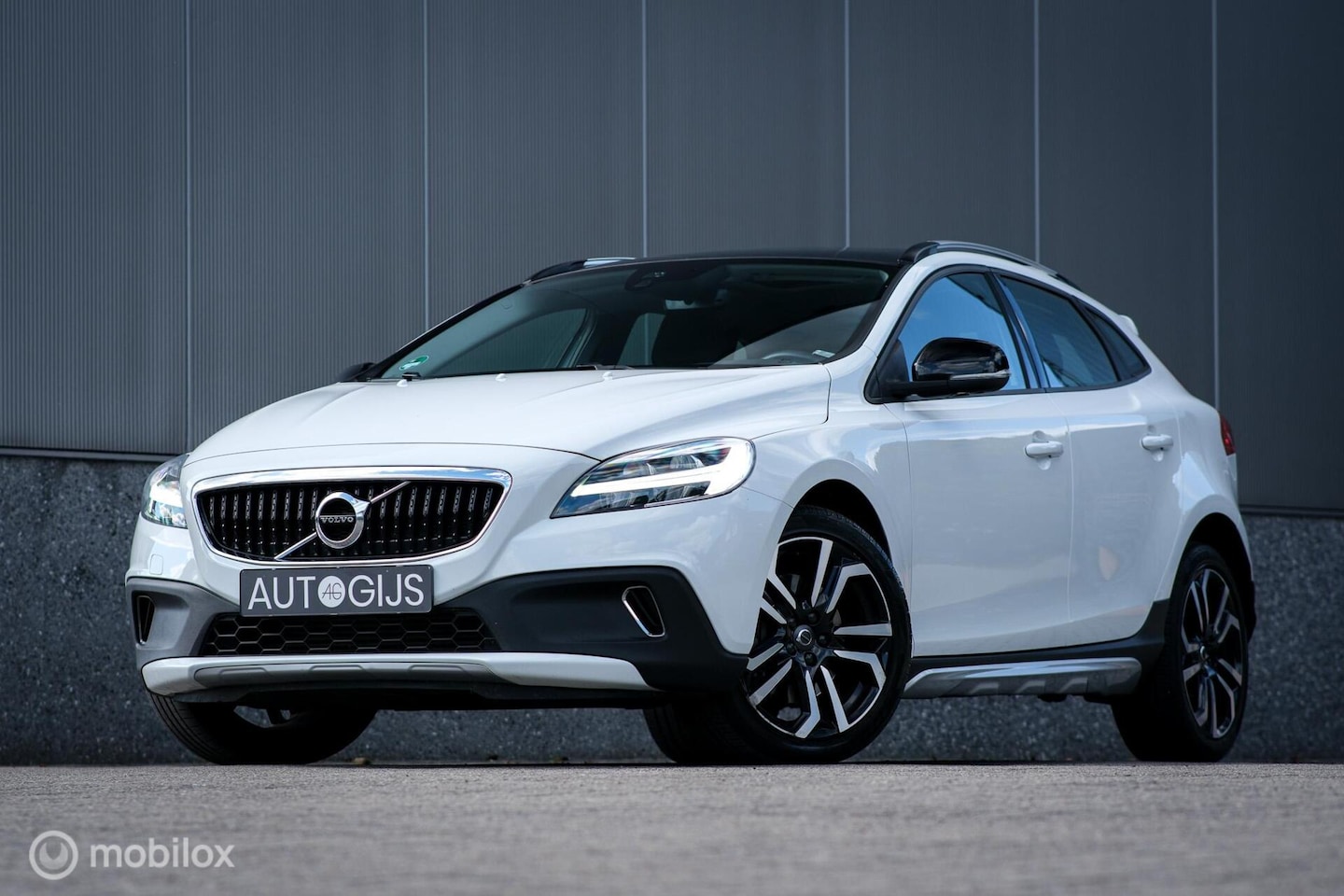 Volvo V40 Cross Country - 1.5 T3 Polar+ Automaat | Trekhaak | Panorama | LED | Cruise | PDC | rijklaarprijs | - AutoWereld.nl