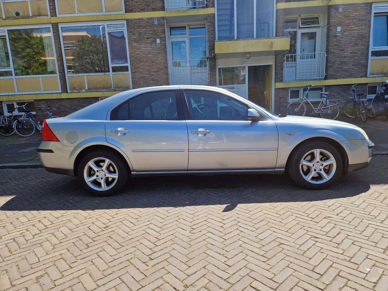 Ford Mondeo - 2.0-16V Futura - AutoWereld.nl