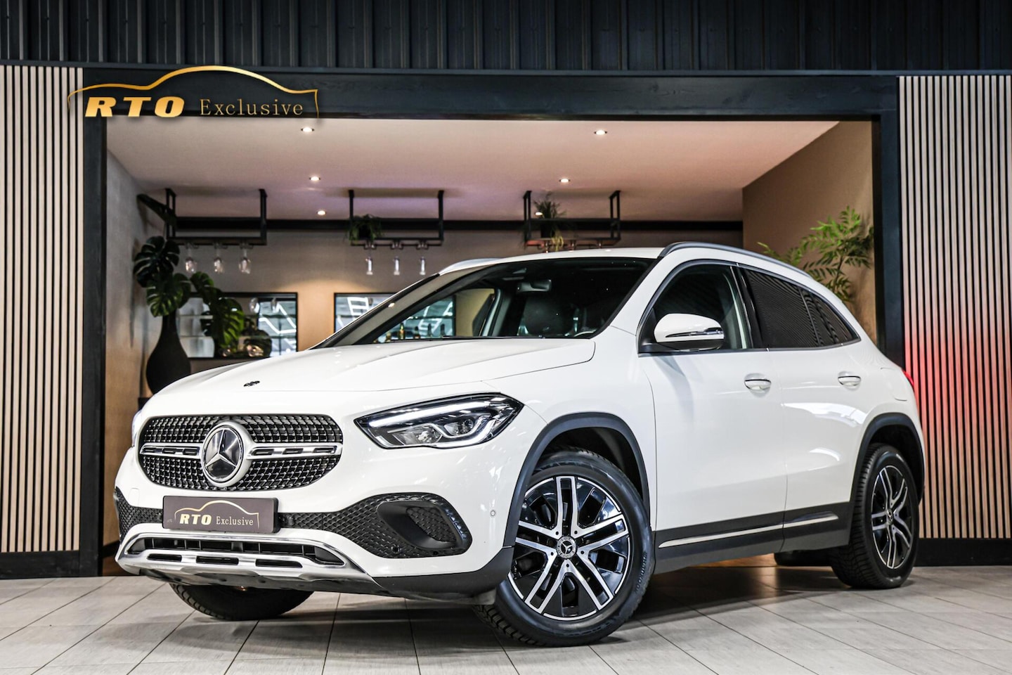 Mercedes-Benz GLA-Klasse - Luxury 200 TREKHAAK CARPLAY NAVI ADAPTIEF CRUISE ECC. - AutoWereld.nl