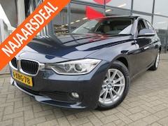 BMW 3-serie - 316i Executive | AUTOMAAT | VIERSEIZOENEN BANDEN | LEDER | NAVIGATIE |