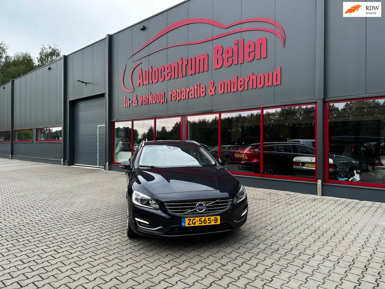 Volvo V60 - 2.4 D5 Twin Engine R-Design / Automaat / Leder / Stoelverw./ Trekhaak / Plug In Hybrid / N - AutoWereld.nl