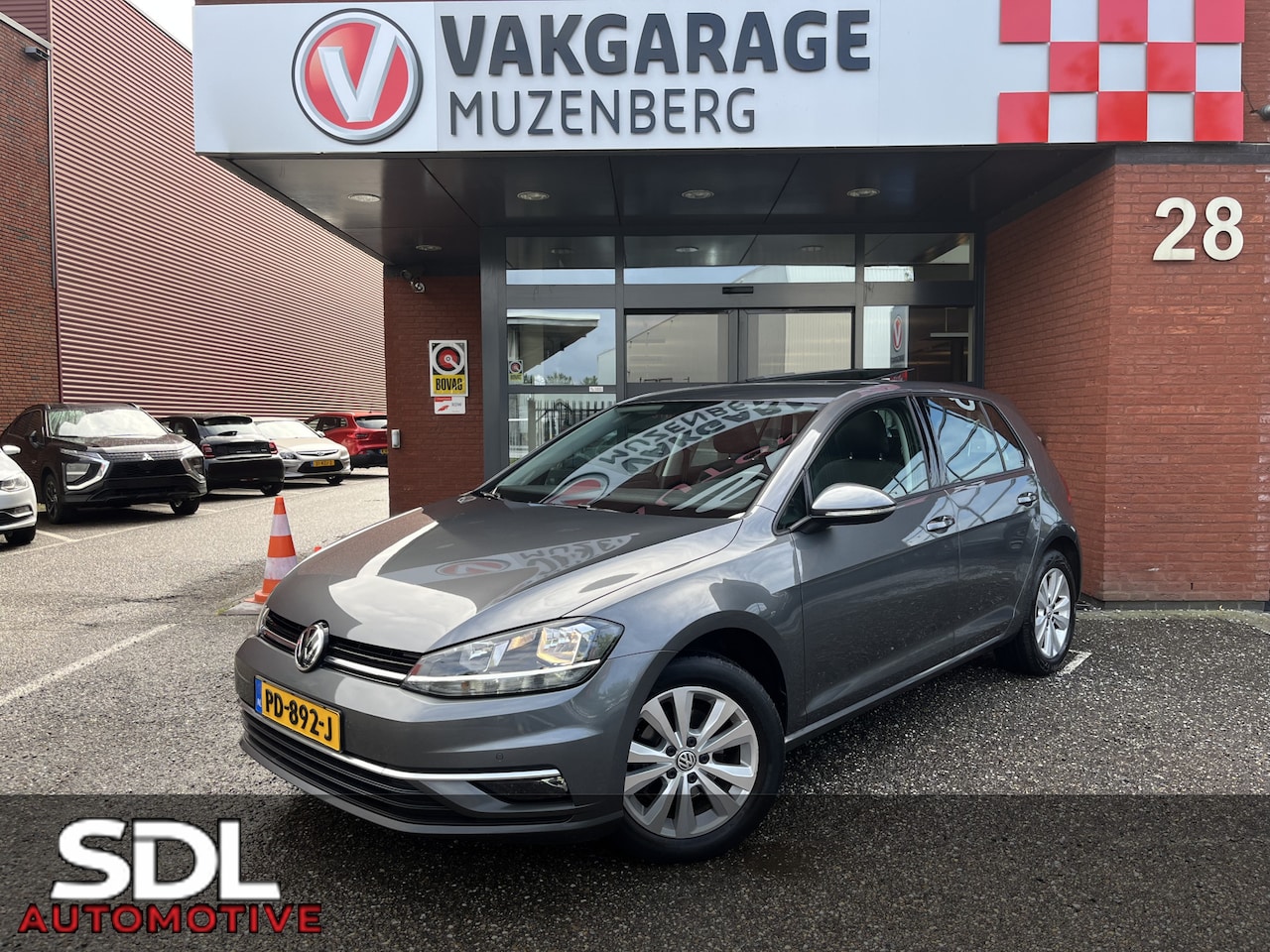 Volkswagen Golf - 1.0 TSI Comfortline // SCHUIF-KANTELDAK // ADAPTIEVE CRUISE // LED // CLIMA // NAVI+CARPLA - AutoWereld.nl