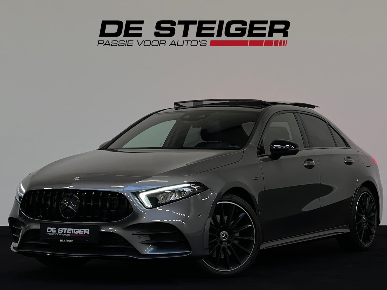 Mercedes-Benz A-klasse - 250 e Blackpack Pano Memory Burmester 19 inch Dealer Onderhouden - AutoWereld.nl
