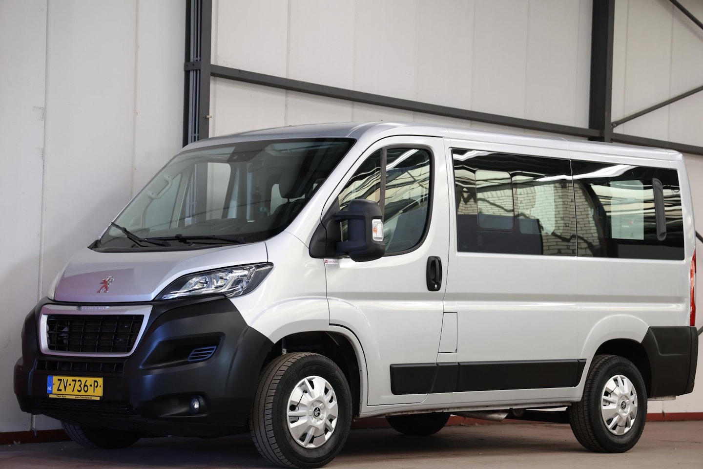 Peugeot Boxer - 141 PK PERSONENBUS 9 PERSOONS - AutoWereld.nl