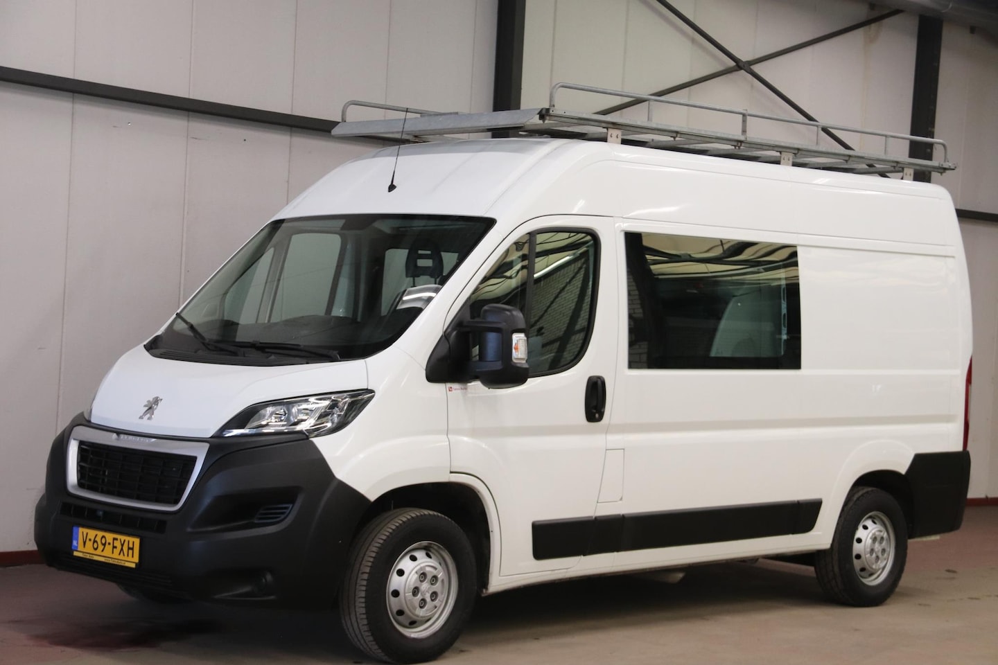 Peugeot Boxer - L2H2 DUBBEL CABINE DC 7 personen IMPERIAAL Peugeot Boxer L2H2 DUBBEL CABINE 7 personen met - AutoWereld.nl