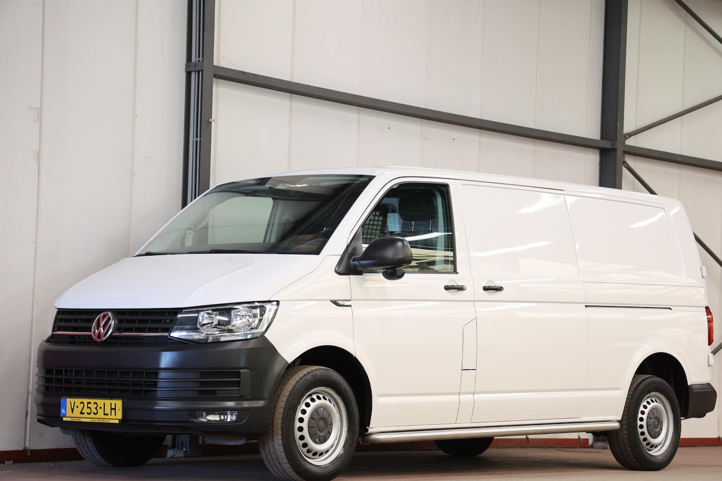 Volkswagen Transporter - 2.0 TDI 150PK L2H1 LANG DSG AUTOMAAT - AutoWereld.nl