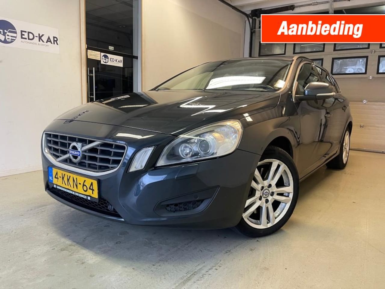 Volvo V60 - 2.4 D5 Summum 215 PK CLIMA NAVI XENON APK 8-2027 - AutoWereld.nl