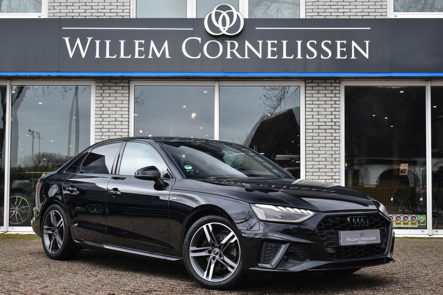 Audi A4 Limousine - 35 TFSI S-Line Aut. Virtual Stoelverwarming Navi Carplay Clima - AutoWereld.nl