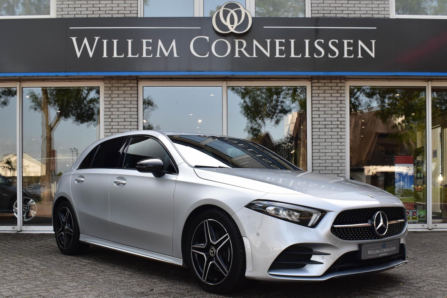 Mercedes-Benz A-klasse - 180 AMG Pakket Sfeer Stoelverwarming Navi - AutoWereld.nl