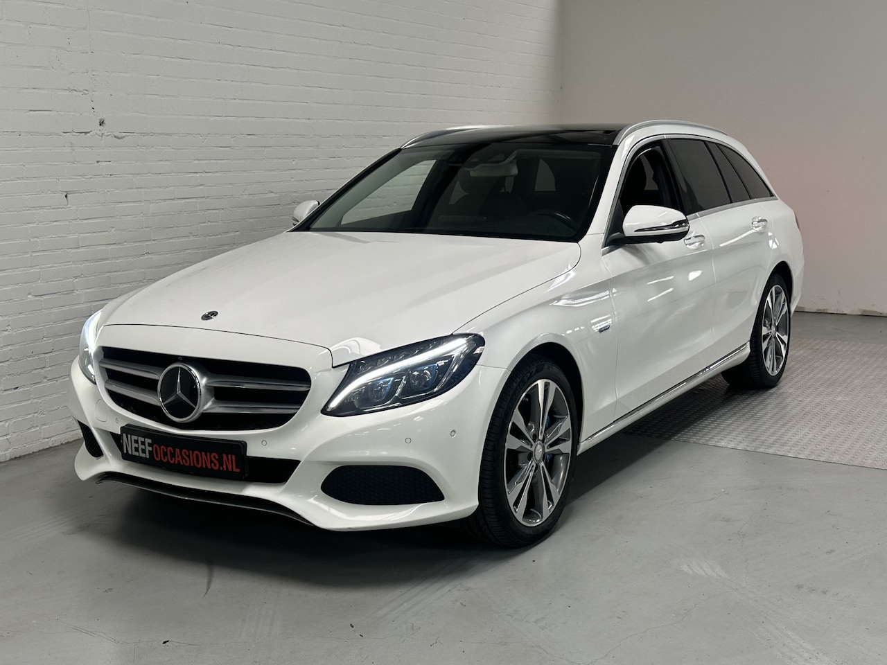 Mercedes-Benz C-klasse - 350 e CAMERA 360 / TREKHAAK / PANO - AutoWereld.nl