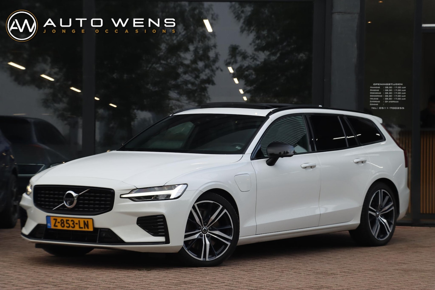 Volvo V60 - 2.0 T8 Recharge AWD R-Design Panoramadak - AutoWereld.nl