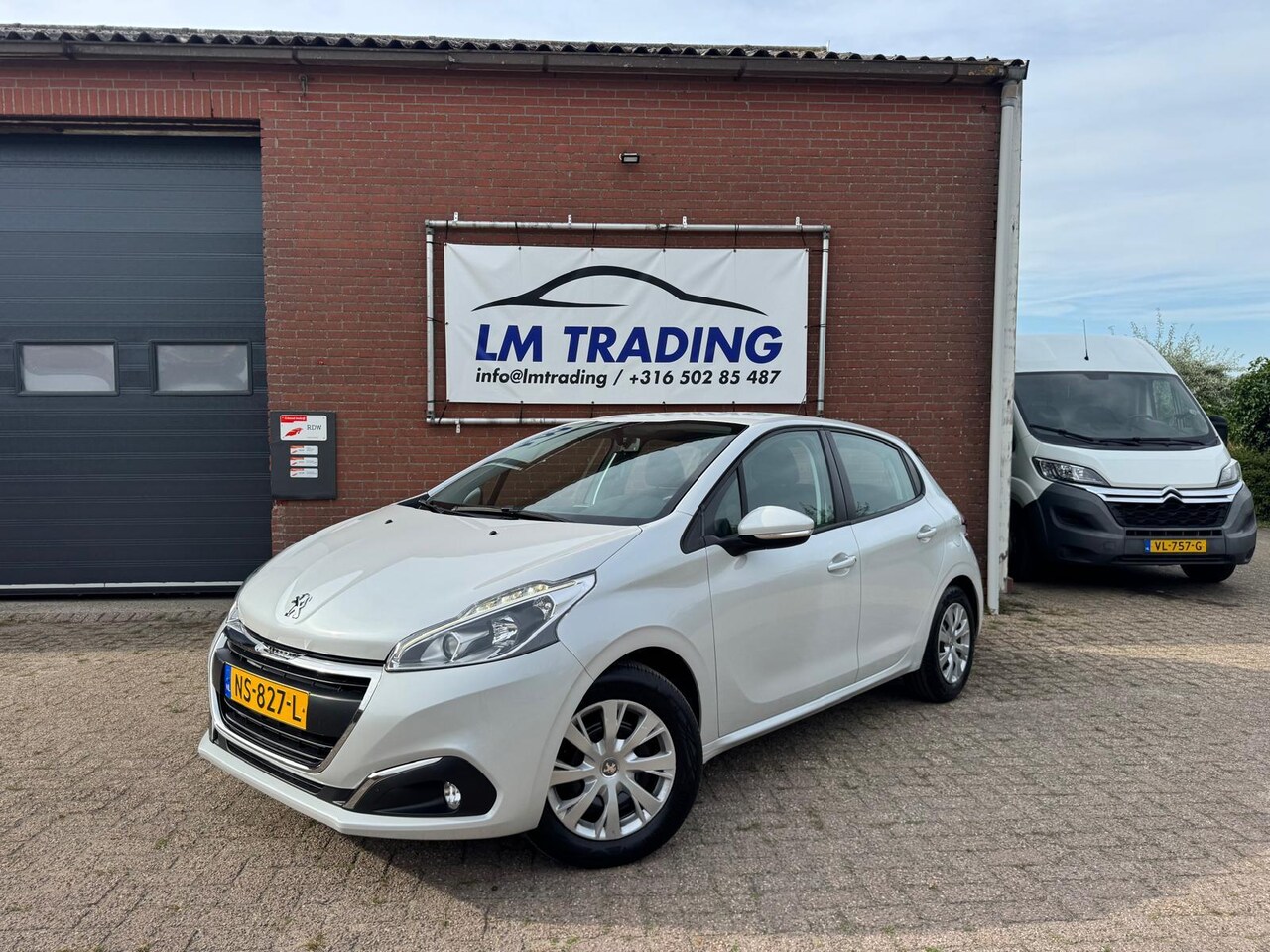 Peugeot 208 - 1.2 PureTech Blue Lion 5-DEURS APPLECARPLAY NAVI TREKHAAK PDC LED 2 SLEUTELS + BOEKJES! - AutoWereld.nl
