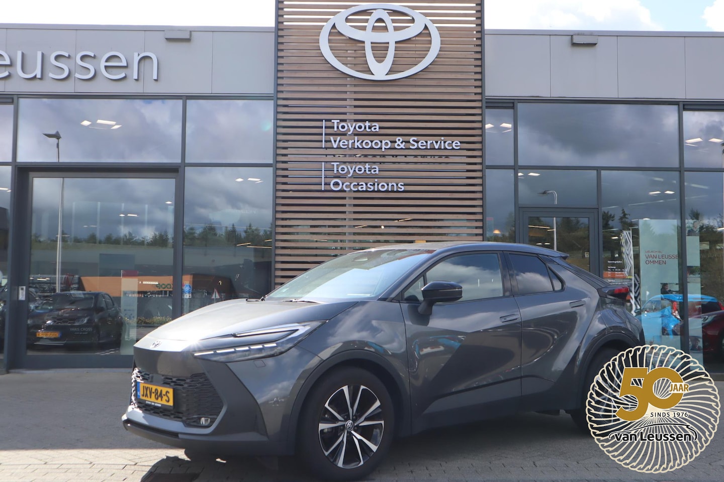 Toyota C-HR - HYBRID 140 FIRST EDITION ANDROID/APPLE STOEL/STUURVERW. P-SENSOREN EL-ACHTERKLEP DODEHOEK - AutoWereld.nl