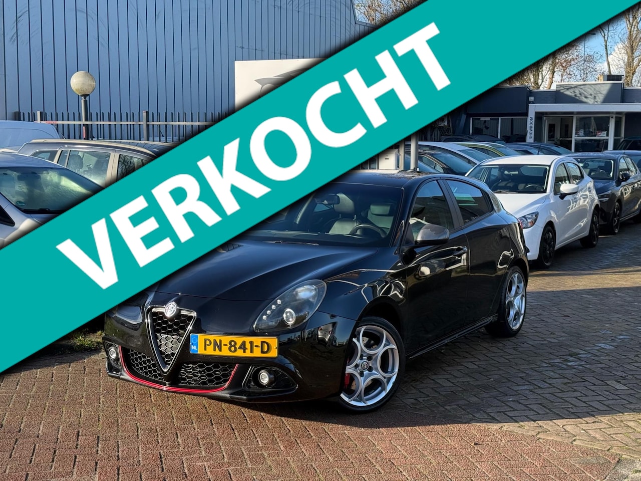 Alfa Romeo Giulietta - 1.4 Turbo MultiAir Super Aut/Leer/Navi/Brembo/xzenon/Nap/Apk/Volledig onderhoud/3 Maanden - AutoWereld.nl