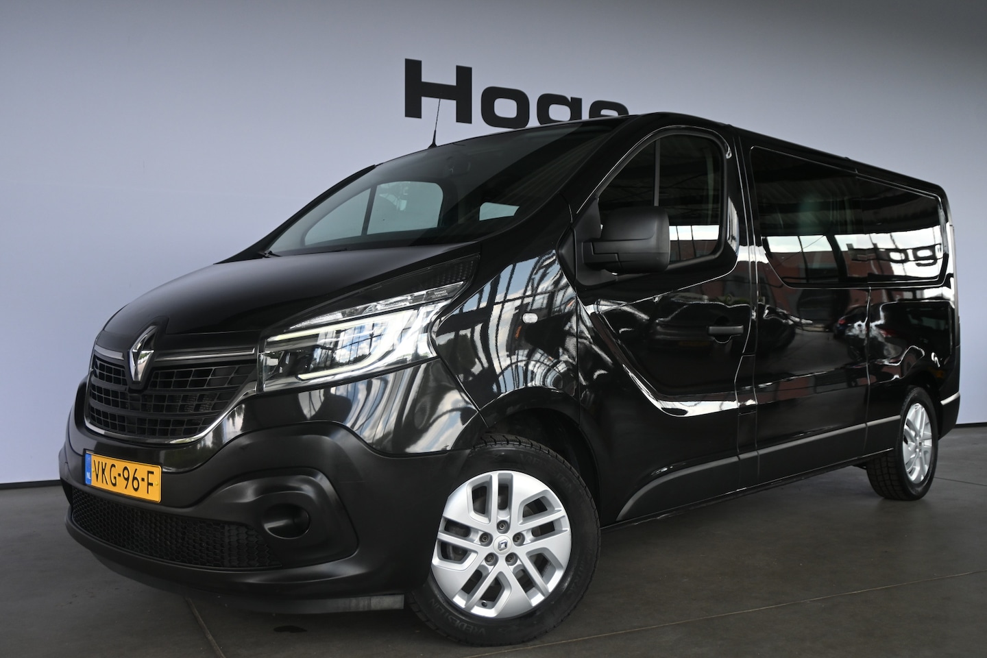 Renault Trafic - 2.0 dCi Automaat 145 T29 L2H1 DC Comfort Airco Navigatie LED 1e Eigenaar Rijklaarprijs! In - AutoWereld.nl