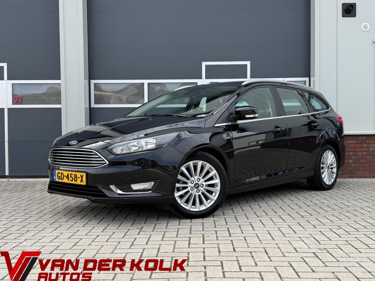 Ford Focus Wagon - 1.0 Titanium Edition | Navigatie | Cruise | Climate | Sensoren | Trekhaak - AutoWereld.nl