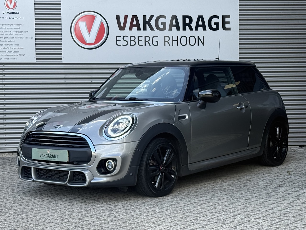 MINI 3-Deurs - 1.5 One JCW-PAKKET,PDC,STOELVERWARMING - AutoWereld.nl