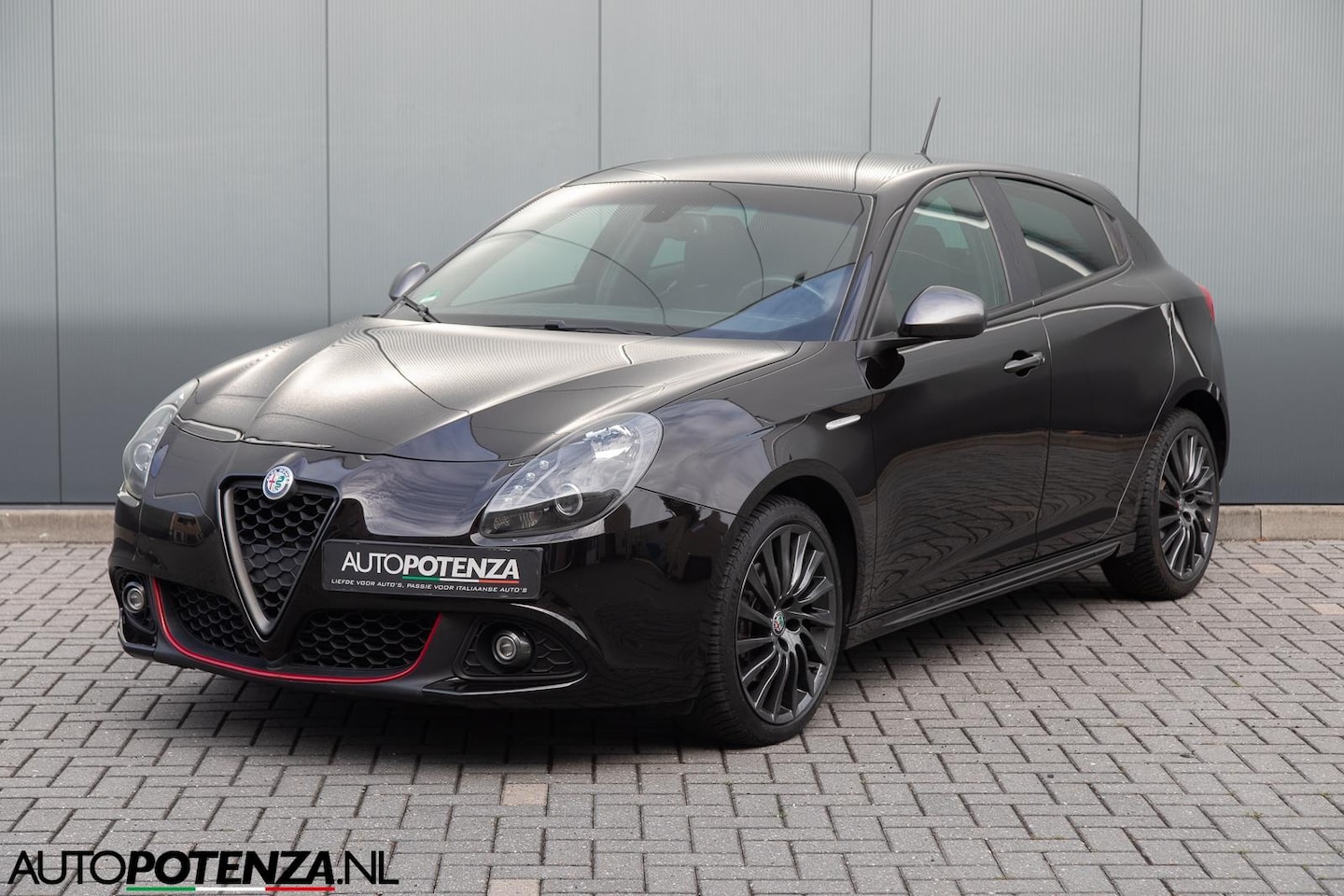 Alfa Romeo Giulietta - 1.4 Turbo MultiAir Super PDC Carbon 18" - AutoWereld.nl