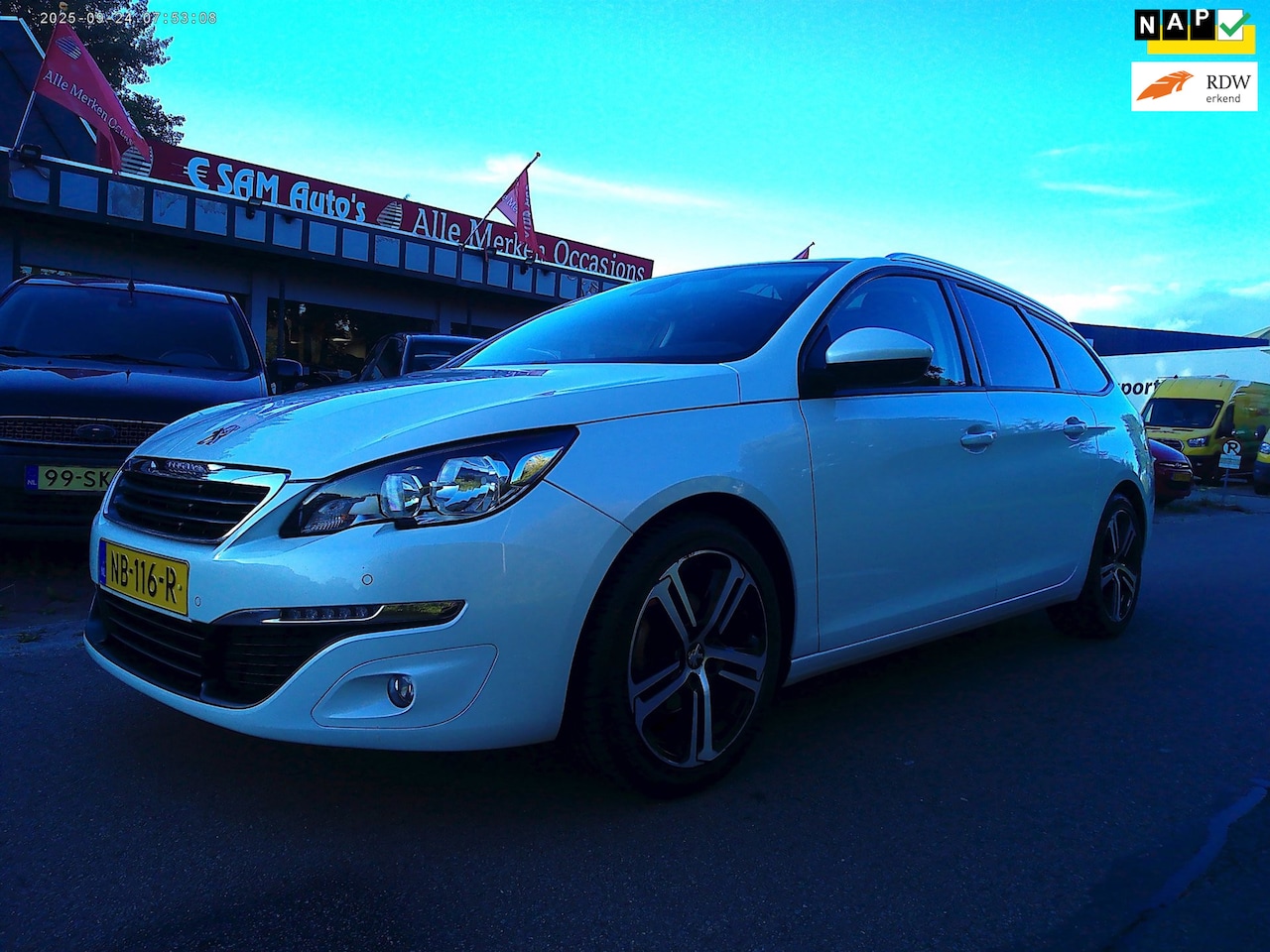 Peugeot 308 SW - 1.6 BlueHDI Blue Lease Executive(NAVI +Pano) - AutoWereld.nl