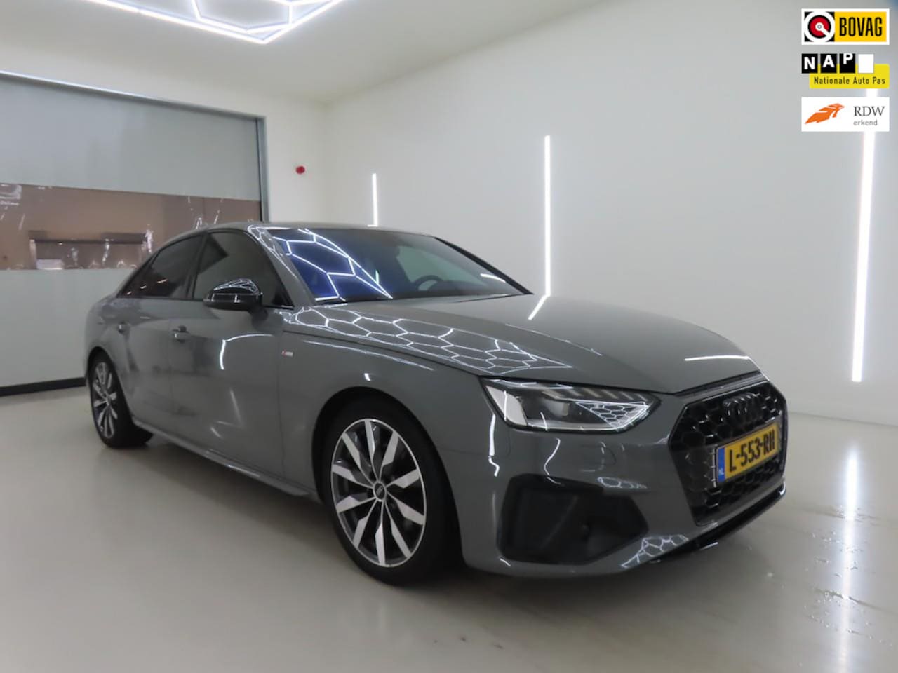 Audi A4 Limousine - 35 TFSI S edition Competition / Virtual / MatrixLED / ORIG-NL / BlackOptic / 18"LMV /Quant - AutoWereld.nl