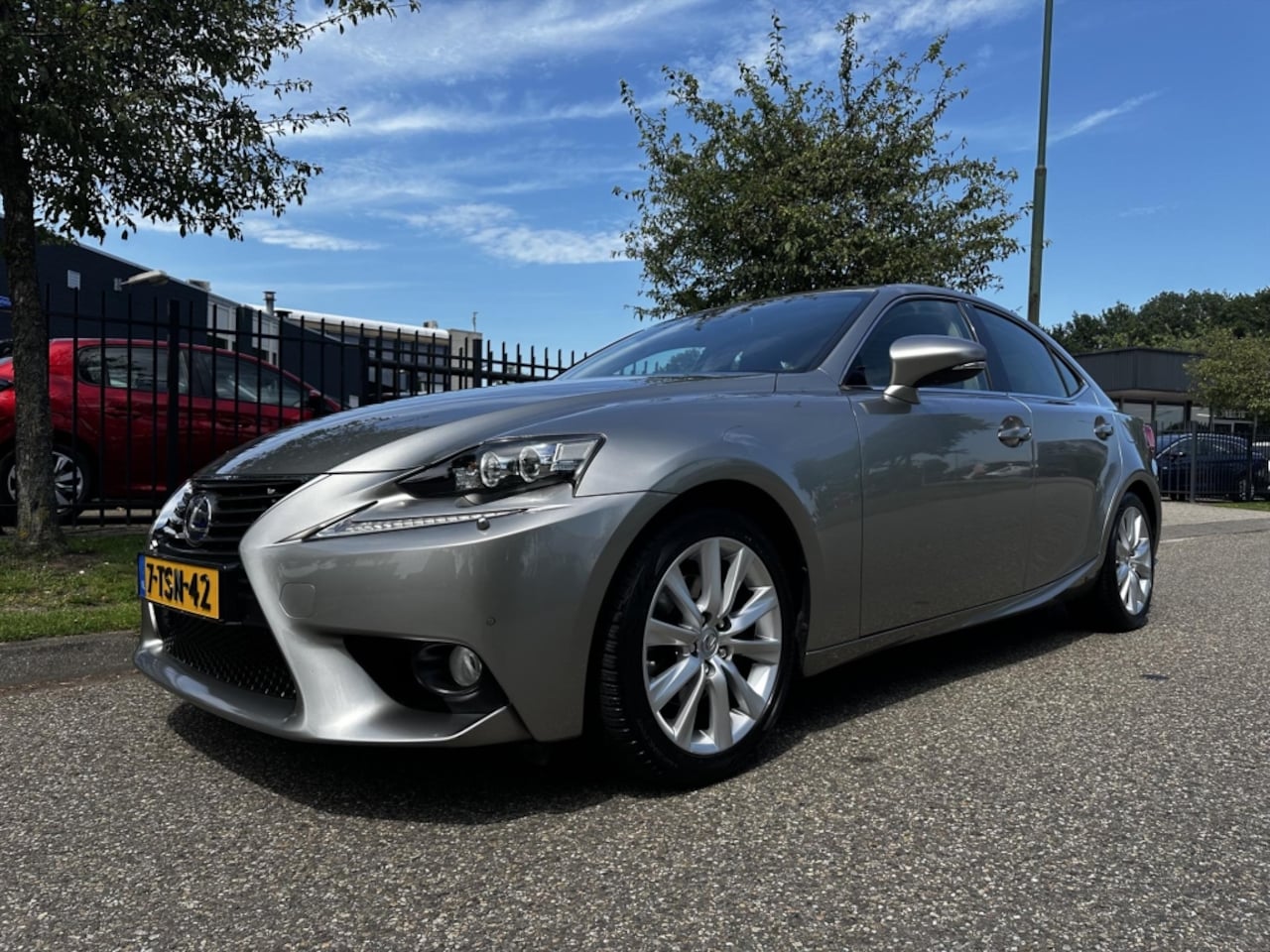 Lexus IS - 300h Hybrid 181pk First Edition LIEFHEBBER AUTO - AutoWereld.nl