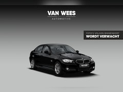 BMW 3-serie - 320i Business Line | 2e eigenaar | Origineel NL | Cruise control | Navigatie Professional